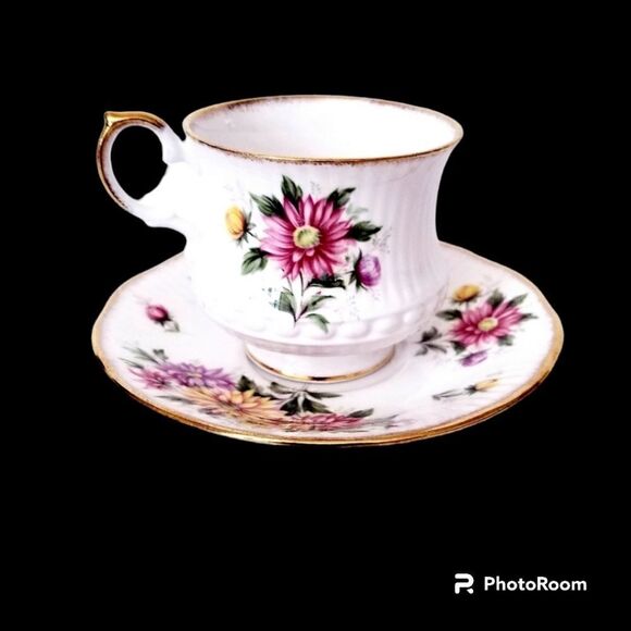 Vintage Queen's fine bone china Pedestal teacup and saucer - Picture 1 of 9